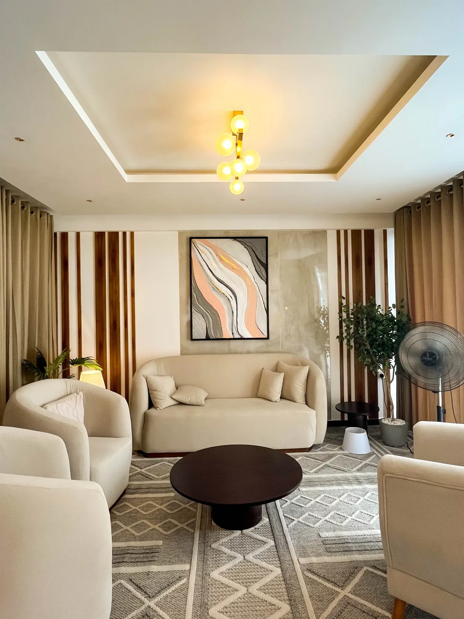 Lounge with slat panels framing the wall and a patterned rug